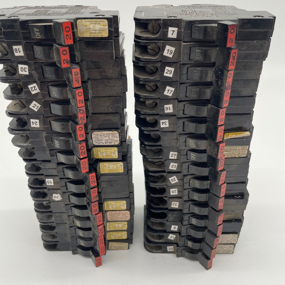 Lot of 32 Federal Pacific Stab-Lok 20 Amp 1 Pole Circuit Breakers Type NC-NI FPE